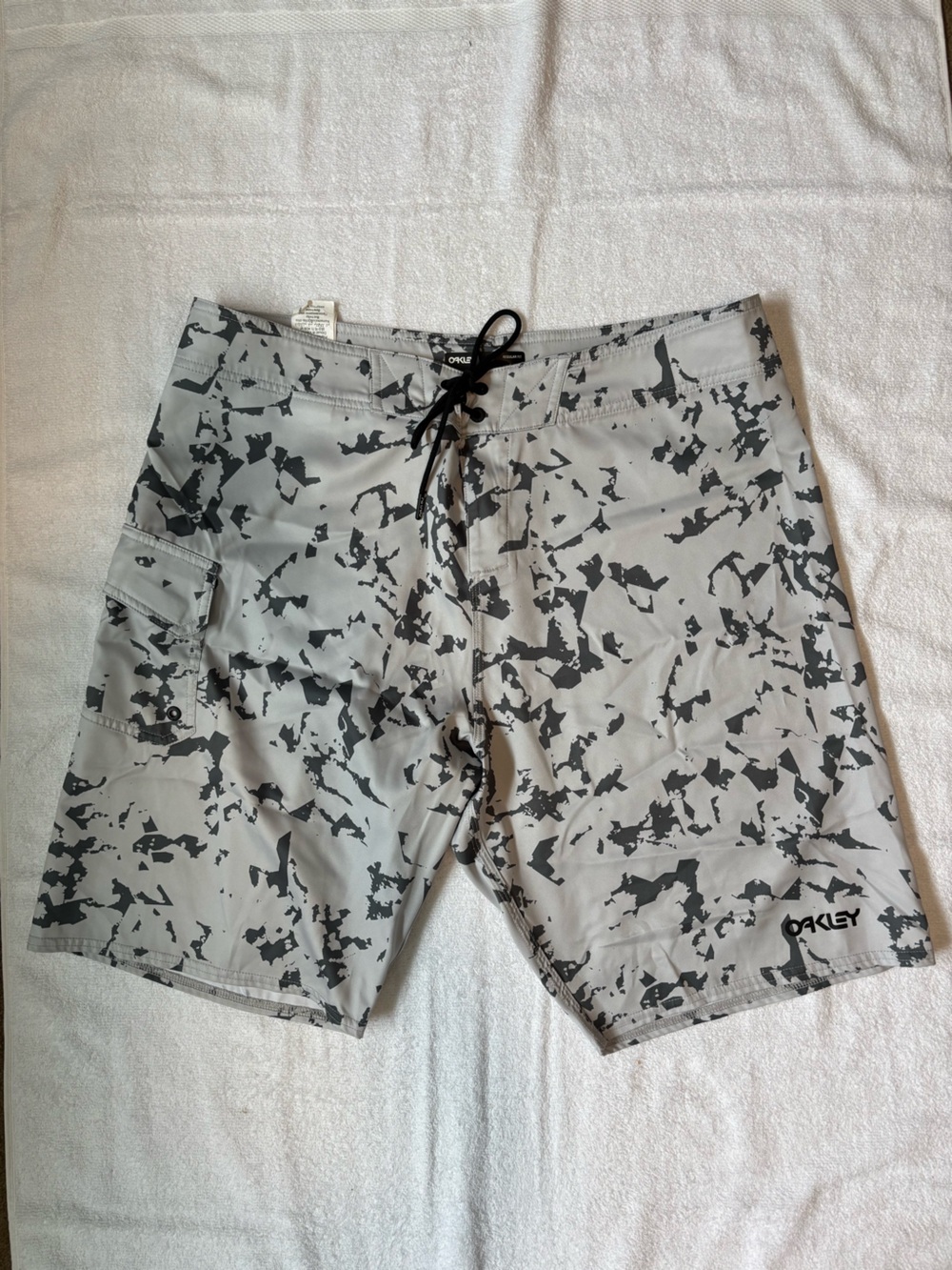 Oakley Swim Trunks Gray Black Abstract Print Size 36 Summer Casual Beach Shorts